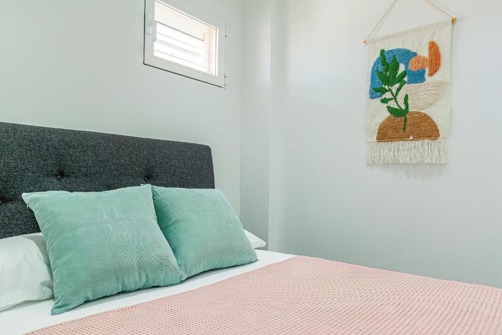 Кровать или кровати в номере VIRGINIA Levante beach apartments