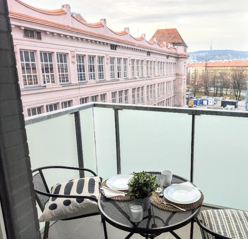 A balcony or terrace at Yarn - brand new - free parking - balcony with city view - Central shopping mall