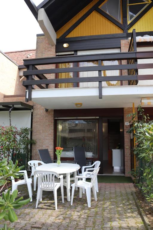 A balcony or terrace at Beach House Riviera
