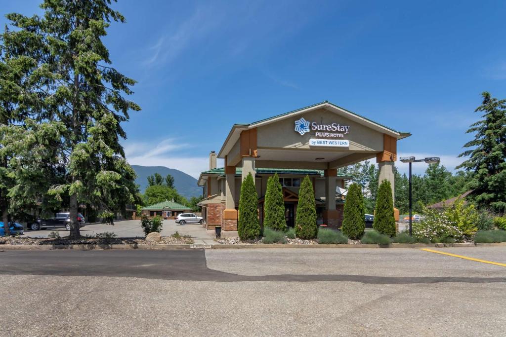 a hotel with a sign on the front of a building at SureStay Plus Hotel by Best Western Salmon Arm in Salmon Arm