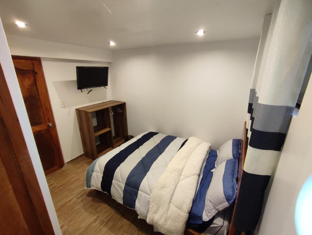 TV a/nebo společenská místnost v ubytování linda house cusco