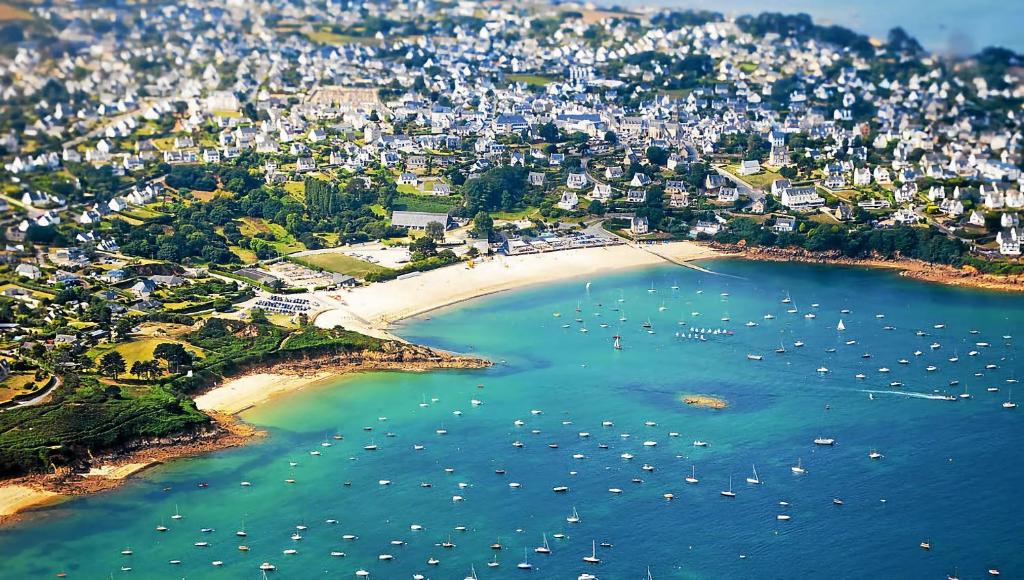 an aerial view of a beach with boats in the water at Villa Saint Kirio - piscine et spa in Morlaix