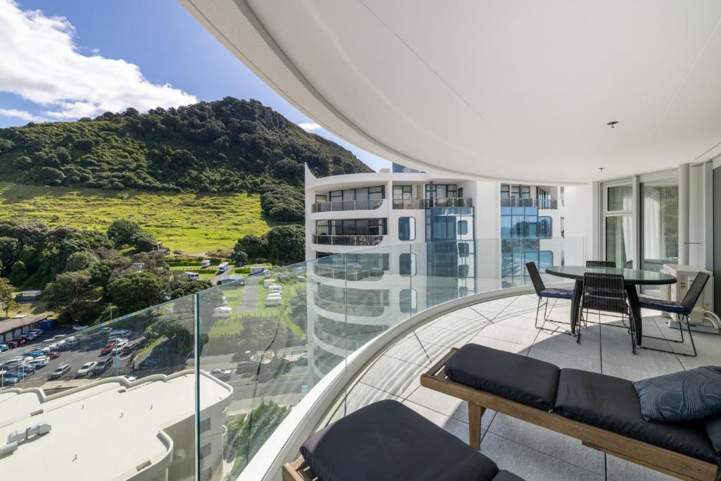 Oceanside Apartment with Iconic Views, Mount Maunganui (updated prices