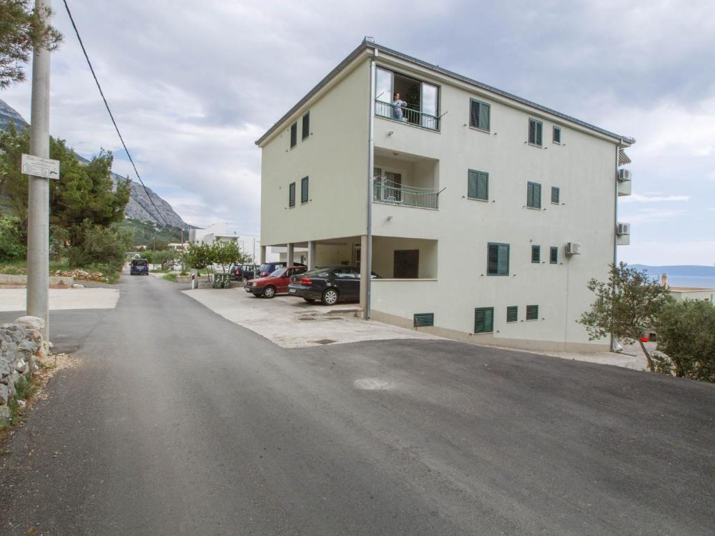 Apartments with parking space Makarska - 20626