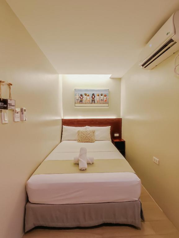 Postel nebo postele na pokoji v ubytování Hotel Simone Kalibo
