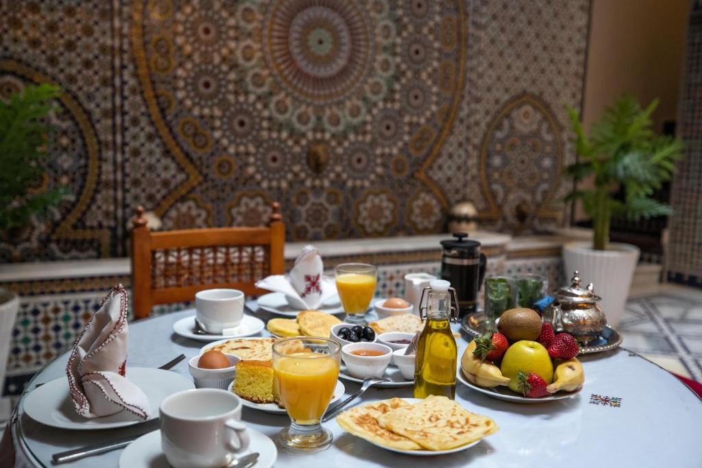 Comida en o cerca de este riad