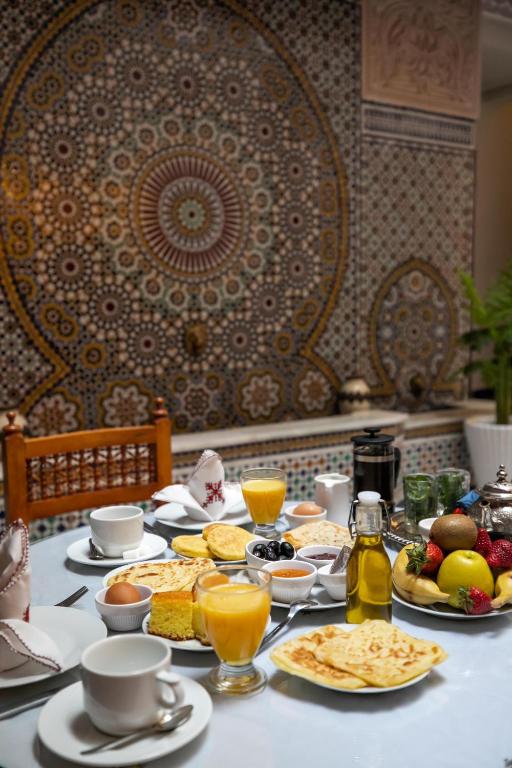 Comida en o cerca de este riad