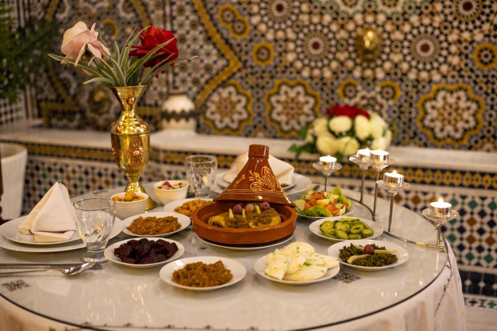 Comida en o cerca de este riad