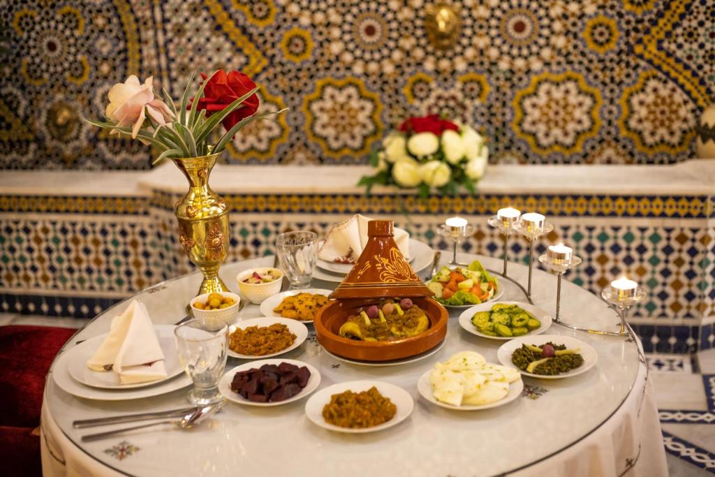 Comida en o cerca de este riad