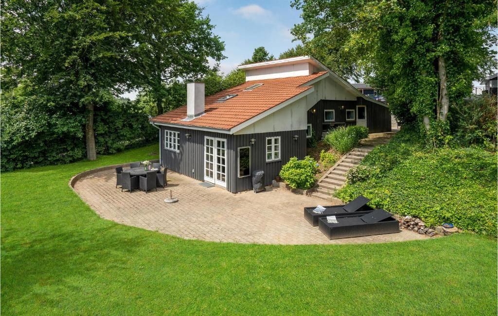 a small house with a patio in a yard at Amazing Home In Brkop With Wifi in Børkop