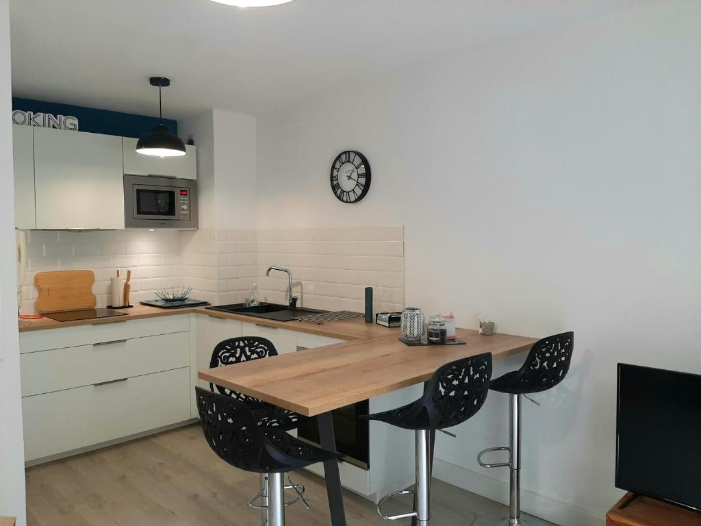 Galeriebild der Unterkunft Appartement cosy avec balcon, proche centre et plages, parking inclus - FR-1-239-896 in Capbreton