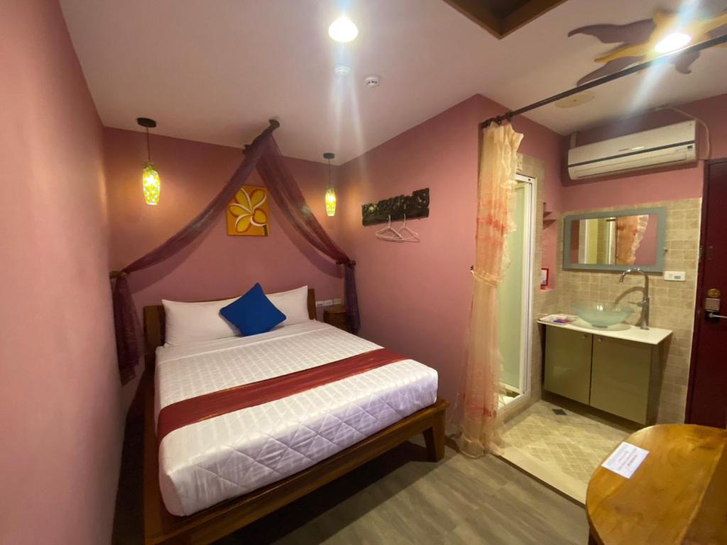 Postel nebo postele na pokoji v ubytování Kenting Sin Sin Hotel