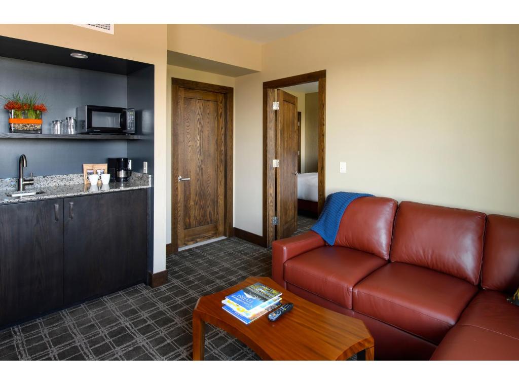 Tetherow Hotel - Junior Suite With Two Queen Beds With Southern View
