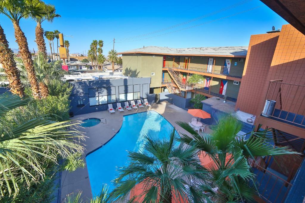an overhead view of a swimming pool with palm trees and buildings at Motel 6 - Las Vegas, NV – Downtown Fremont St Experience in Las Vegas