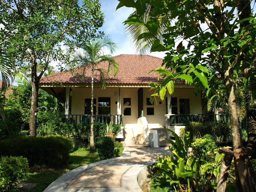 Zahrada ubytování Baan Khaolak Beach Resort