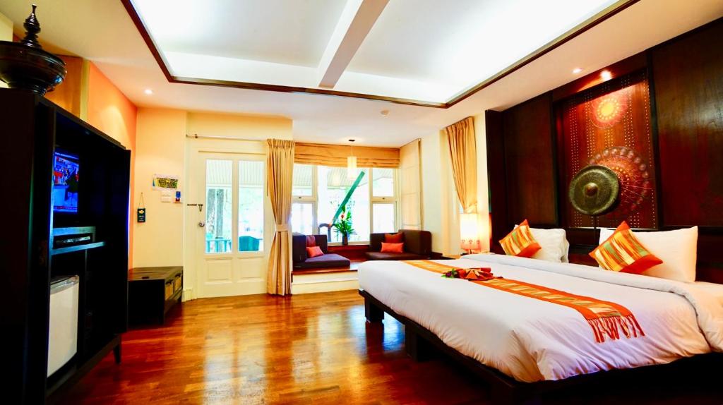 Postel nebo postele na pokoji v ubytování Baan Khaolak Beach Resort
