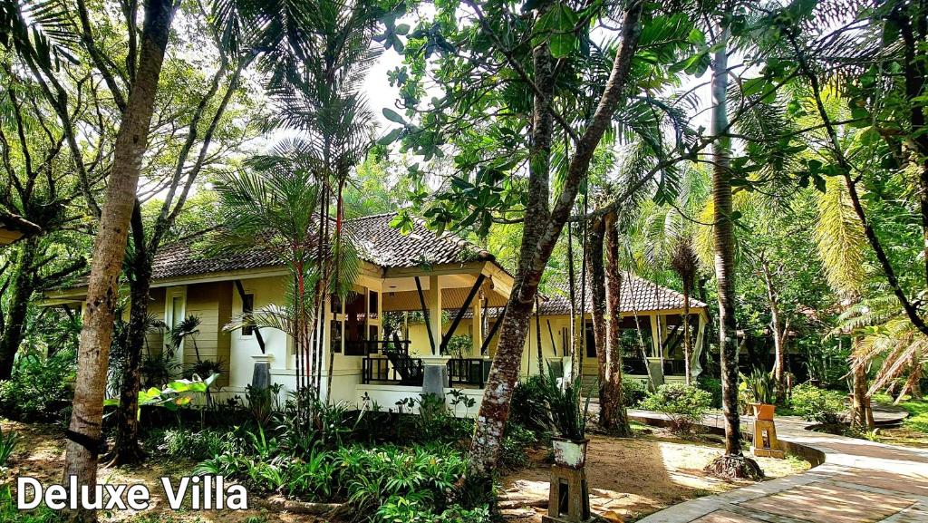 Zahrada ubytování Baan Khaolak Beach Resort