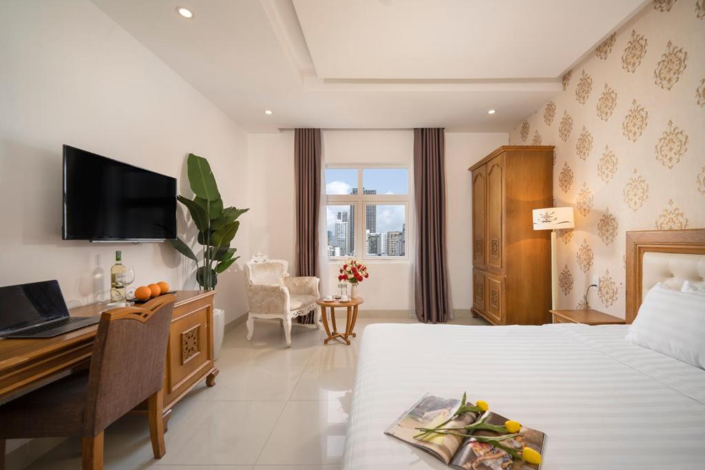 Postel nebo postele na pokoji v ubytování Royal Family Hotel