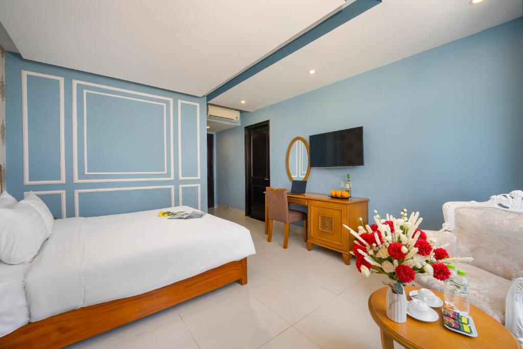 Postel nebo postele na pokoji v ubytování Royal Family Hotel