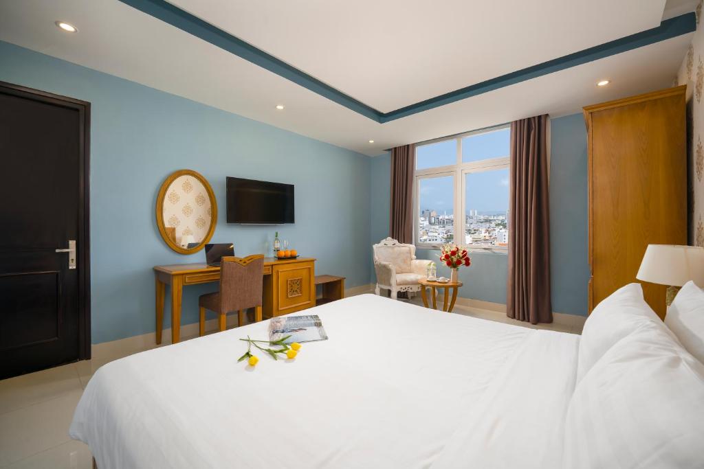 Postel nebo postele na pokoji v ubytování Royal Family Hotel