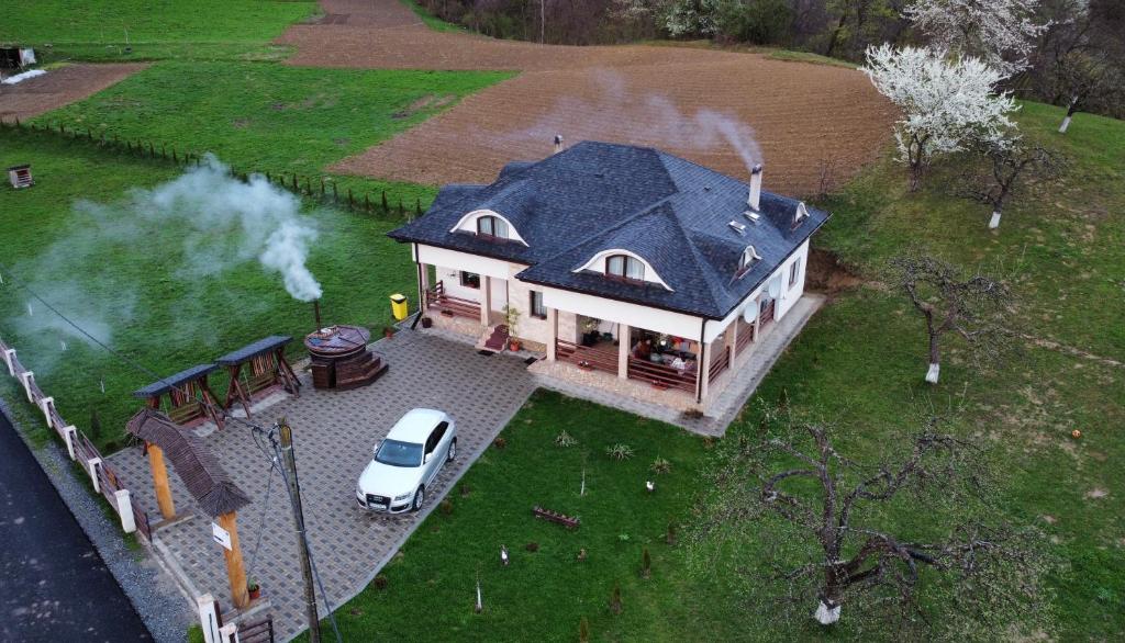 an aerial view of a house with a car parked in front at Pensiunea Pe Vale La Moco in Runcu Salvei