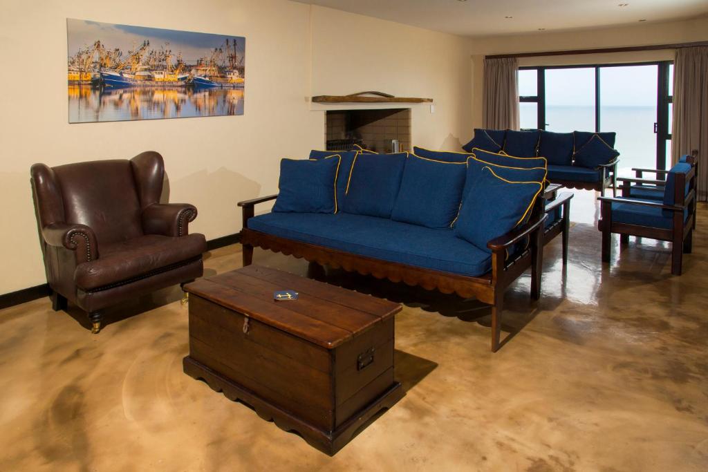 Dolphins on Six Self Catering Apartments - Image 15
