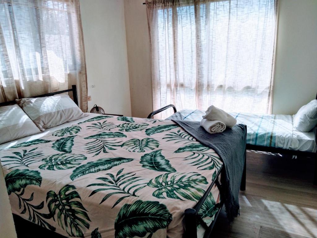 Postel nebo postele na pokoji v ubytování Bargara Beach Motor Inn budget accommodation pet friendly on application
