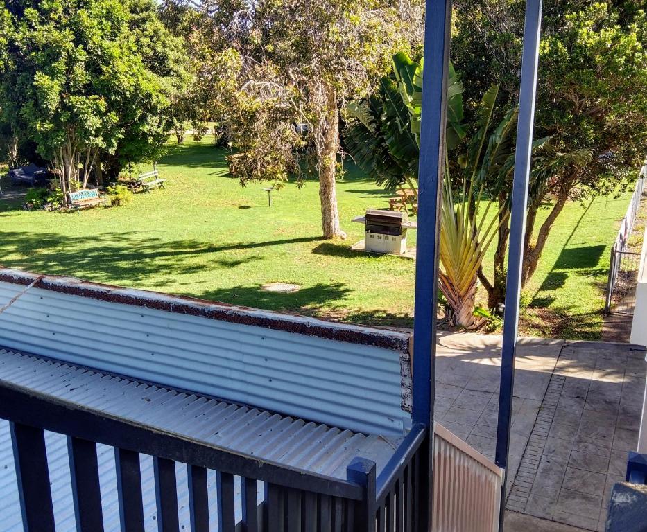 Zahrada ubytování Bargara Beach Motor Inn budget accommodation pet friendly on application