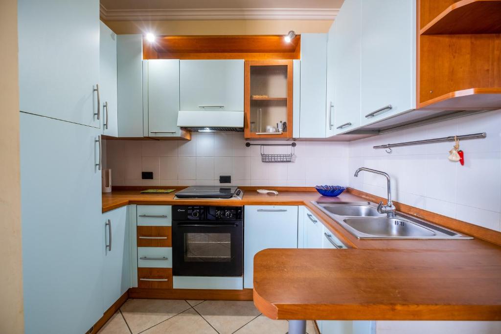 A kitchen or kitchenette at Casa Palma a Otranto