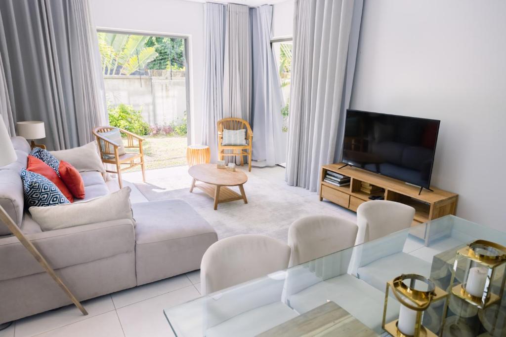 The Spot with LOV, Grand Baie (updated prices 2025)