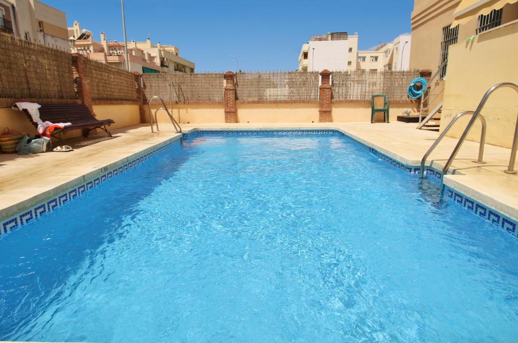 Bazén v ubytovaní Apartment Cala de Nerja SpainSunRentals 1083 alebo v jeho blízkosti