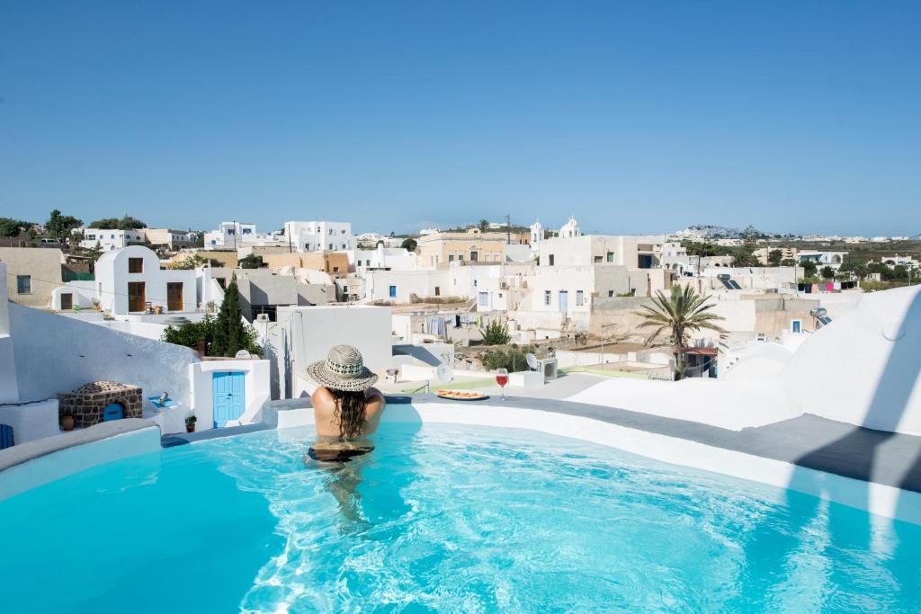 Bazén v ubytování Simantiri Private Villa nebo v jeho okolí