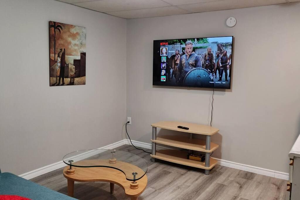 Apartment Chesskings Separate Entrance Basement Suite Windsor Park