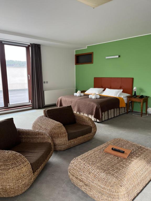 Postel nebo postele na pokoji v ubytování Hotel Beroun Golf Club