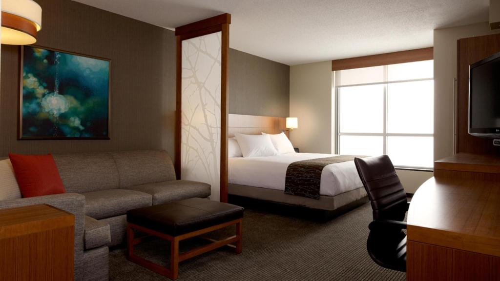 Hyatt Place at The Hollywood Casino Pittsburgh South - Room King Con Ducha Accesible