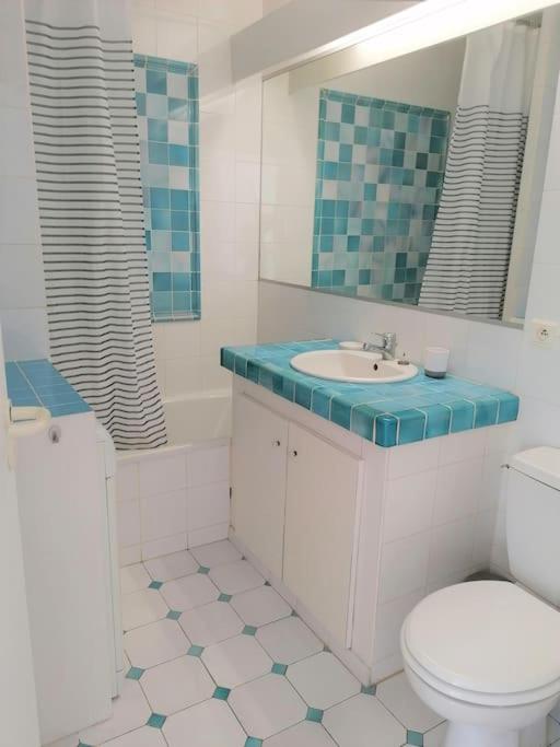 Łazienka w obiekcie Le Farniente, maison 2pas piscine, 5mn à pied mer
