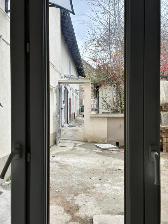 Budova, v ktorej sa apartmán nachádza