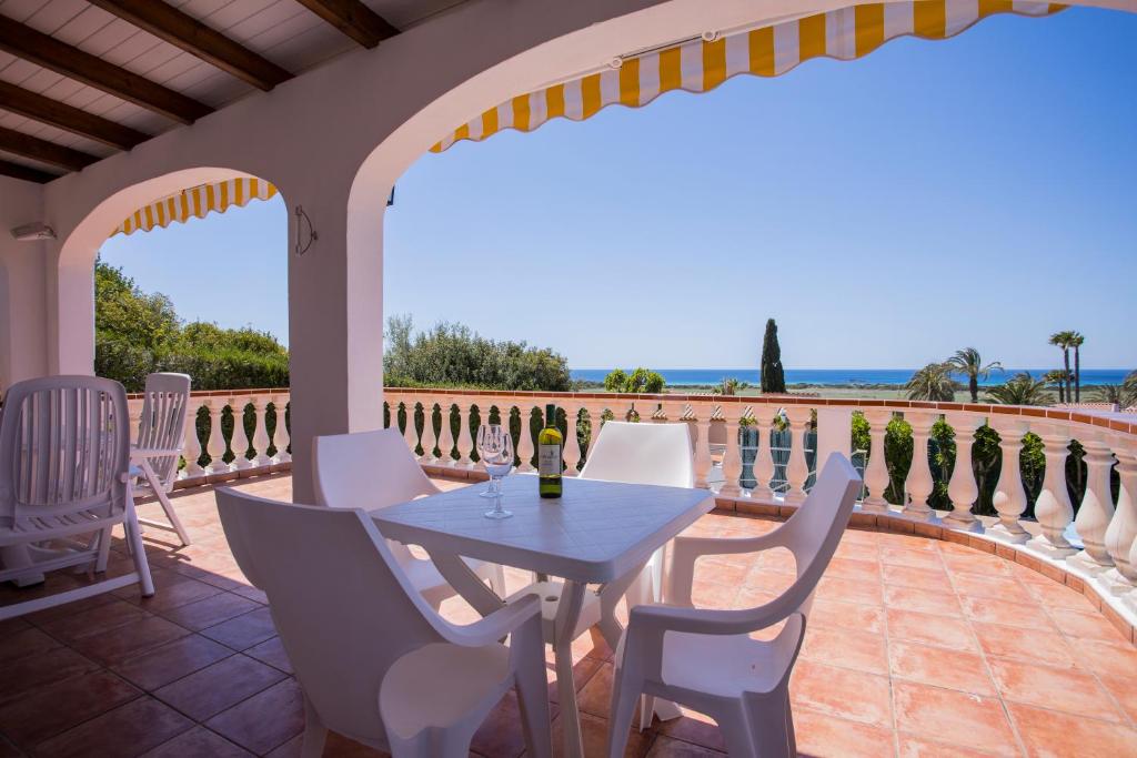 Balkon lub taras w obiekcie Villa S'illot 105 By MENORCARENTALS