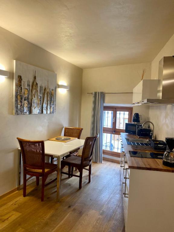 Kuchyň nebo kuchyňský kout v ubytování Casa L'Andrunèl