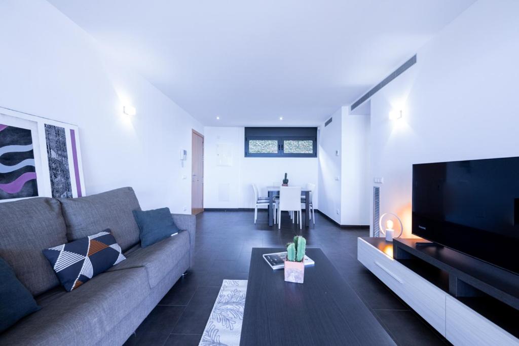 Televízia a/alebo spoločenská miestnosť v ubytovaní NC APARTMENTS Moli Blau 102 - 4 personas