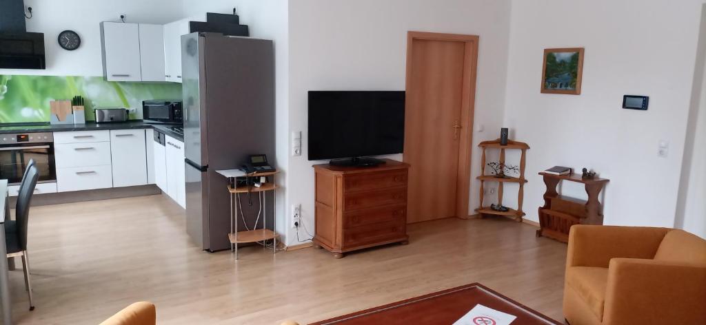 Kuchyň nebo kuchyňský kout v ubytování Apartment E2 - Gut ausgestattete 3-Zimmerwohnung 64 qm, für 1-3 Personen 1 DZ 1EZ