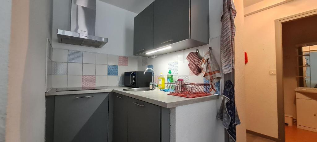 Kuchyňa alebo kuchynka v ubytovaní Un petit coin de paradis