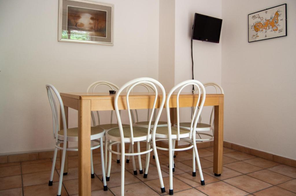 TV a/nebo společenská místnost v ubytování Residence Le Mimose