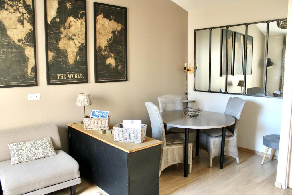 a small dining room with a table and chairs at Fleur de Ré in Loix