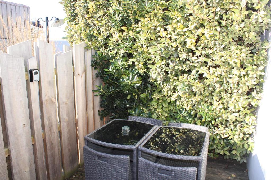 two baskets sitting in front of a fence at Fleur de Ré in Loix