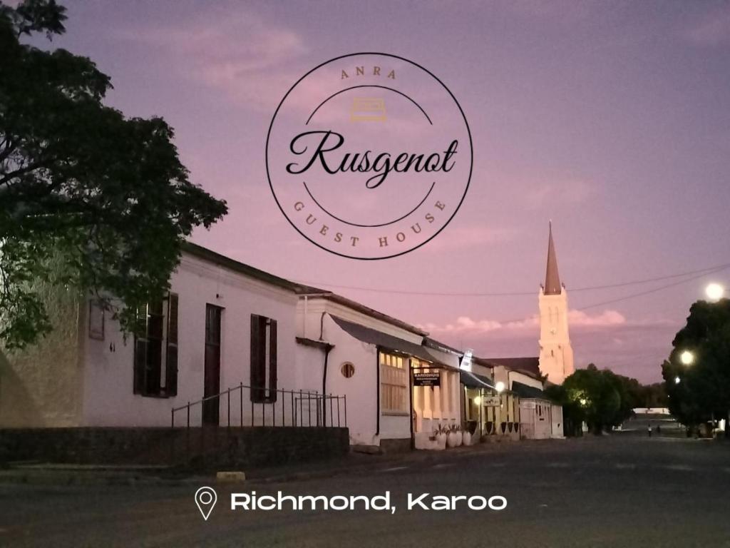 uma igreja com um sinal que lê rysserved em Anra Rusgenot em Richmond