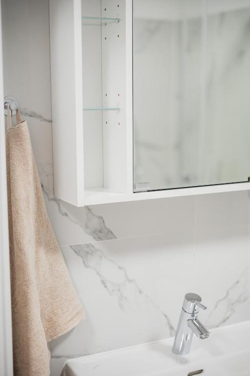 Un baño de Modern Central City Rooms
