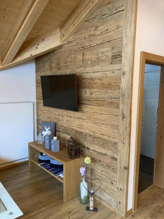 Televiisor ja/või meelelahutuskeskus majutusasutuses Ferienchalet Elisabeth