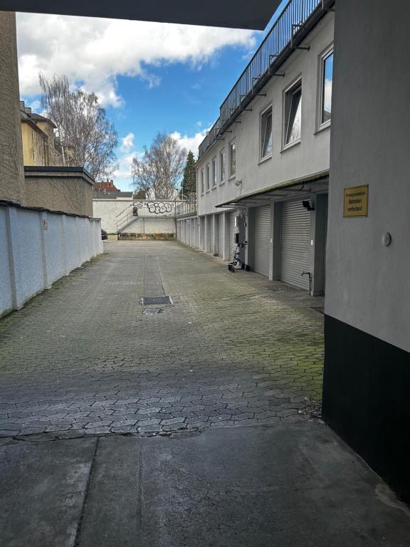 an empty street in an alley between two buildings at zentrale Ferienwohnung am Koblenzer HBF - Nah am Rhein in Koblenz