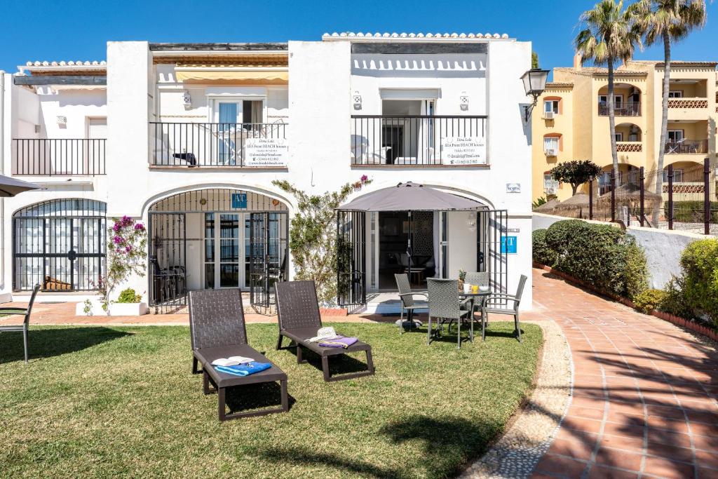 Vonkajšia záhrada v ubytovaní Sea Front Beach House Macarena D